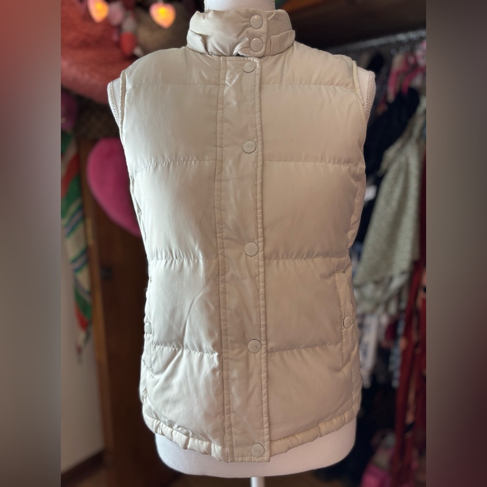 GAP Cream Puffer Jacket with Quilted Design🤍